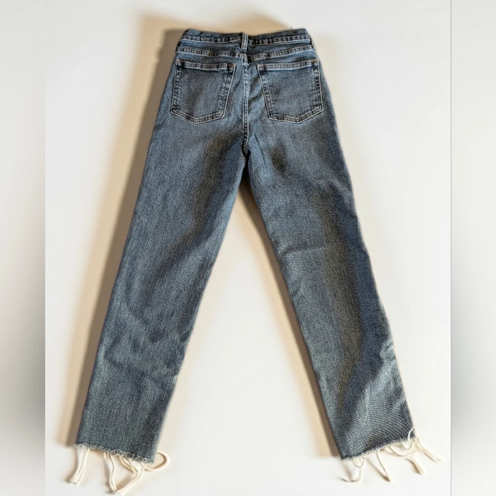 Universal Thread Jeans Women's Size 6R Slim Mid Rise Fringe Hem Straight